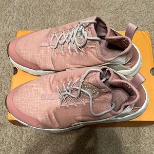 Air Huarache by Nike